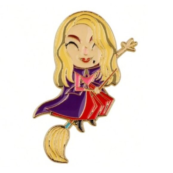 DISNEY Hocus Pocus “Sarah Sanderson” Enamel Trading Pin (BRAND-NEW & SO CUTE!) - Picture 1 of 3